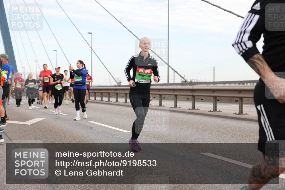 03.10.2025 - Köhlbrandbrückenlauf Lena Gebhardt http://msf.ph/oto/9198533 03.10.2025 15:34:59 Position 1 7803 meine-sportfotos.de