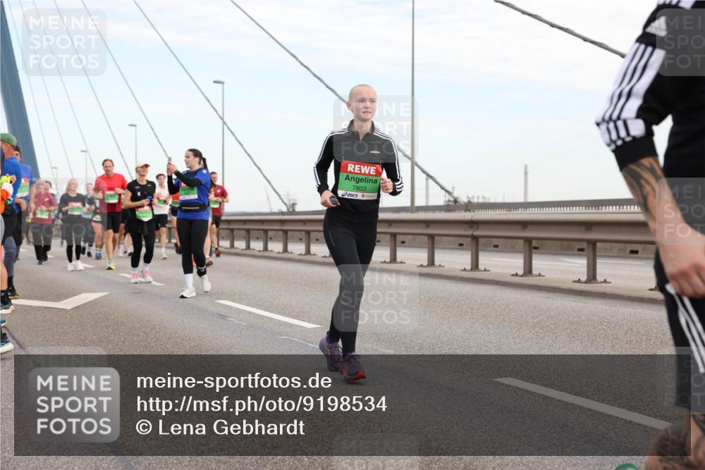 03.10.2025 - Köhlbrandbrückenlauf Lena Gebhardt http://msf.ph/oto/9198534 03.10.2025 15:35:00 Position 1 7803 meine-sportfotos.de