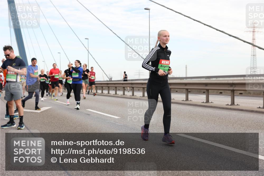 03.10.2025 - Köhlbrandbrückenlauf Lena Gebhardt http://msf.ph/oto/9198536 03.10.2025 15:35:00 Position 1 4, 9630, 7803 meine-sportfotos.de
