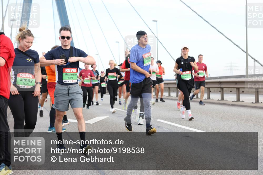 03.10.2025 - Köhlbrandbrückenlauf Lena Gebhardt http://msf.ph/oto/9198538 03.10.2025 15:35:01 Position 1 9629, 9630, 8703, 8152 meine-sportfotos.de