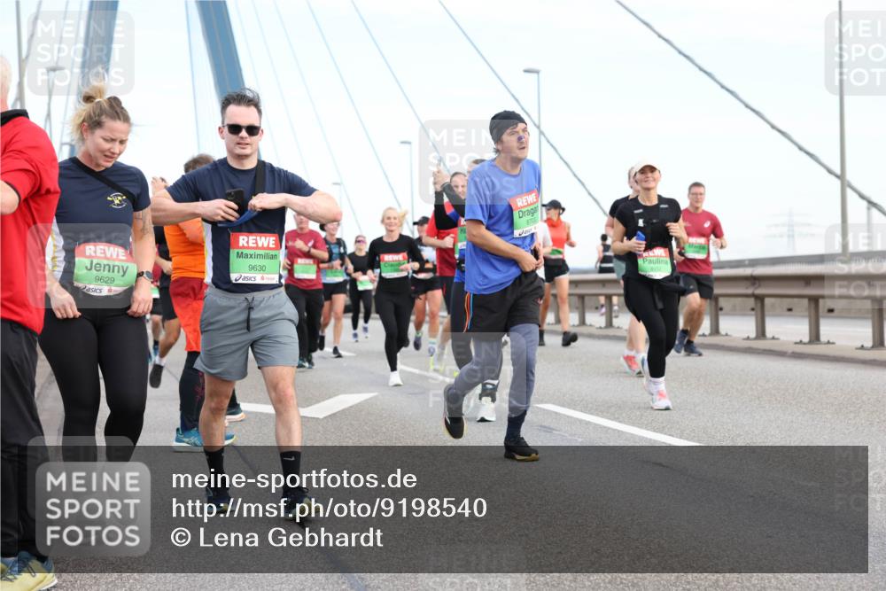 03.10.2025 - Köhlbrandbrückenlauf Lena Gebhardt http://msf.ph/oto/9198540 03.10.2025 15:35:01 Position 1 9629, 9630, 8152 meine-sportfotos.de