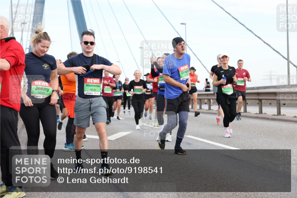 03.10.2025 - Köhlbrandbrückenlauf Lena Gebhardt http://msf.ph/oto/9198541 03.10.2025 15:35:02 Position 1 9629, 9630, 8152 meine-sportfotos.de