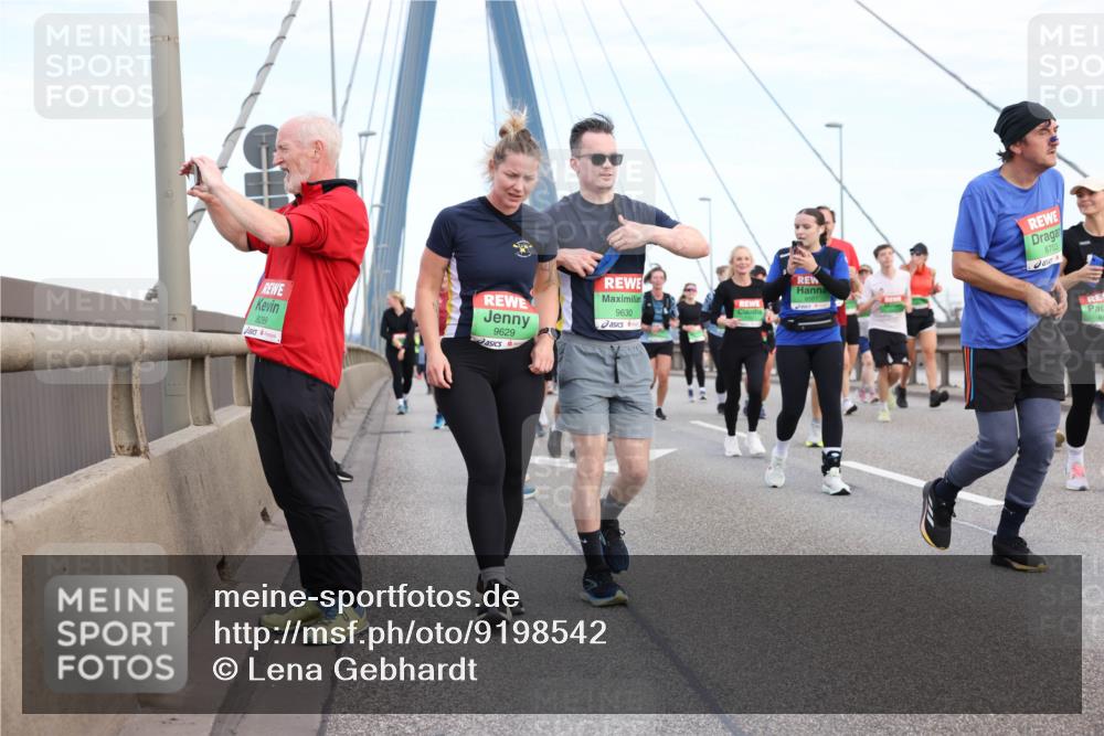 03.10.2025 - Köhlbrandbrückenlauf Lena Gebhardt http://msf.ph/oto/9198542 03.10.2025 15:35:02 Position 1 8289, 9629, 9630, 8703 meine-sportfotos.de