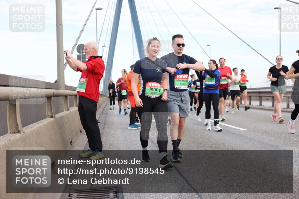 03.10.2025 - Köhlbrandbrückenlauf Lena Gebhardt http://msf.ph/oto/9198545 03.10.2025 15:35:03 Position 1 8289, 9629, 9630 meine-sportfotos.de