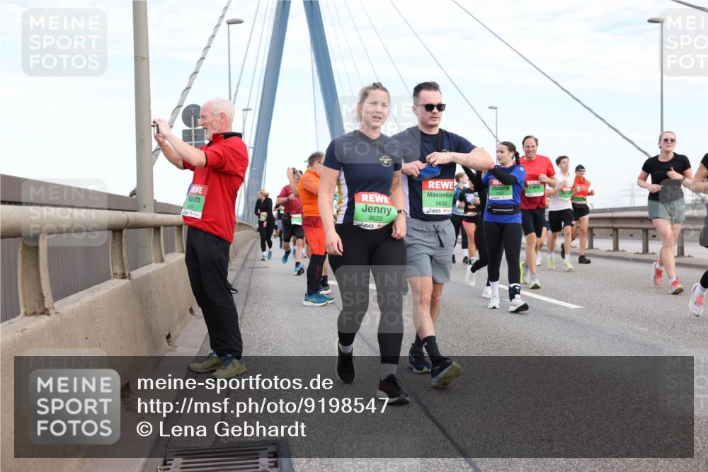 03.10.2025 - Köhlbrandbrückenlauf Lena Gebhardt http://msf.ph/oto/9198547 03.10.2025 15:35:03 Position 1 9629, 9630 meine-sportfotos.de
