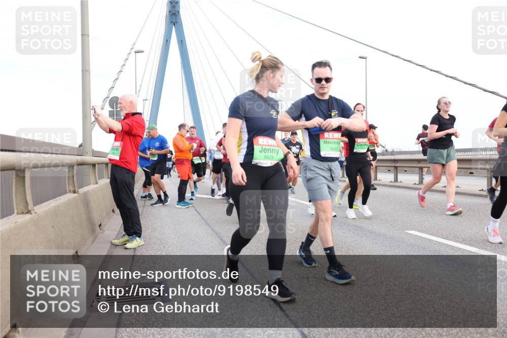 03.10.2025 - Köhlbrandbrückenlauf Lena Gebhardt http://msf.ph/oto/9198549 03.10.2025 15:35:04 Position 1 9630, 9629 meine-sportfotos.de