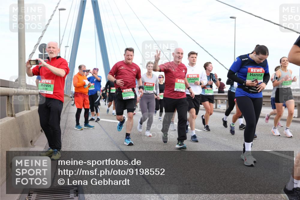 03.10.2025 - Köhlbrandbrückenlauf Lena Gebhardt http://msf.ph/oto/9198552 03.10.2025 15:35:06 Position 1 8289, 7784, 8345, 9725, 8675, 857, 7779 meine-sportfotos.de