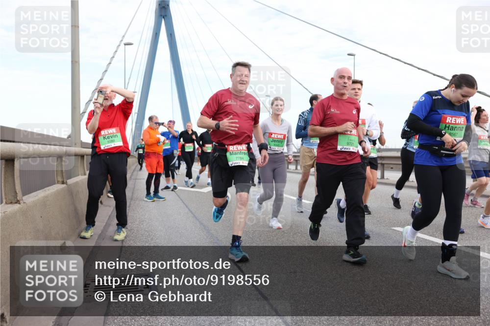 03.10.2025 - Köhlbrandbrückenlauf Lena Gebhardt http://msf.ph/oto/9198556 03.10.2025 15:35:07 Position 1 8289, 7784, 9725, 8567 meine-sportfotos.de