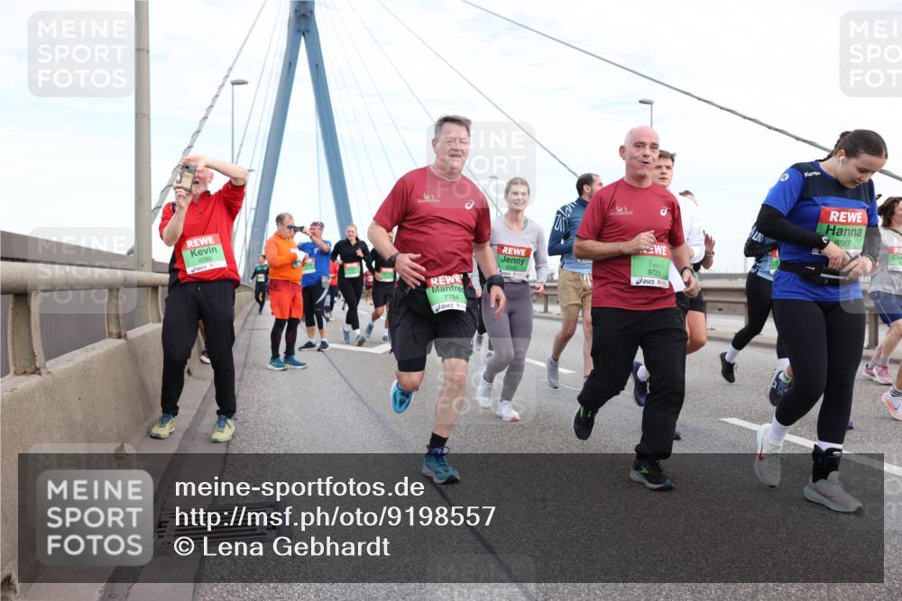 03.10.2025 - Köhlbrandbrückenlauf Lena Gebhardt http://msf.ph/oto/9198557 03.10.2025 15:35:07 Position 1 8289, 7784, 8345, 9725, 8567 meine-sportfotos.de