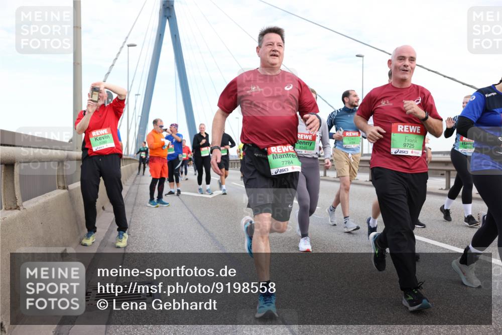 03.10.2025 - Köhlbrandbrückenlauf Lena Gebhardt http://msf.ph/oto/9198558 03.10.2025 15:35:07 Position 1 8289, 7784, 8345, 9725 meine-sportfotos.de