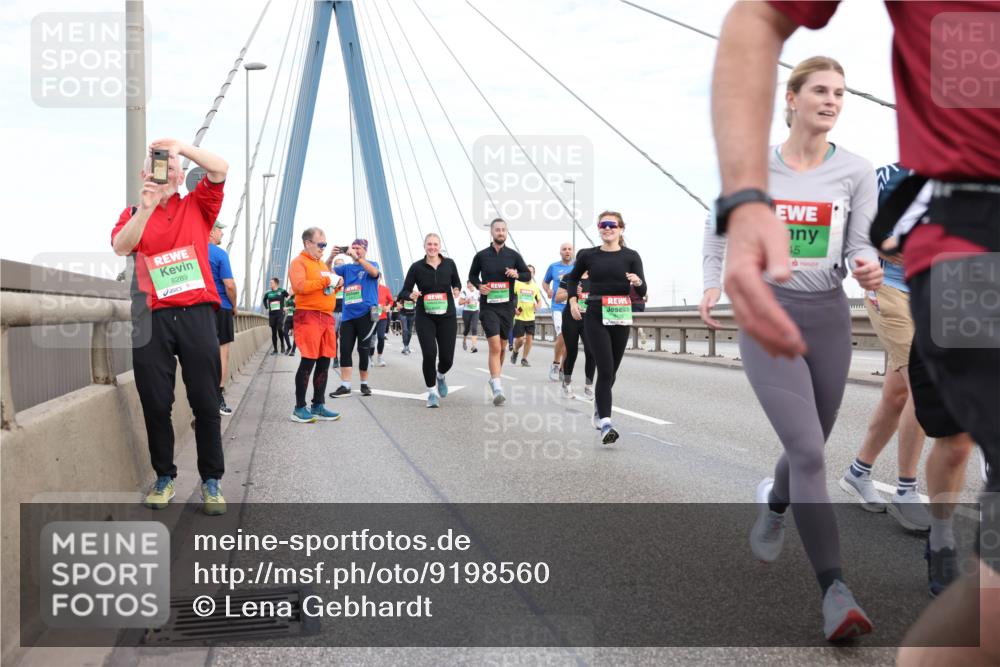 03.10.2025 - Köhlbrandbrückenlauf Lena Gebhardt http://msf.ph/oto/9198560 03.10.2025 15:35:08 Position 1 8289, 45 meine-sportfotos.de