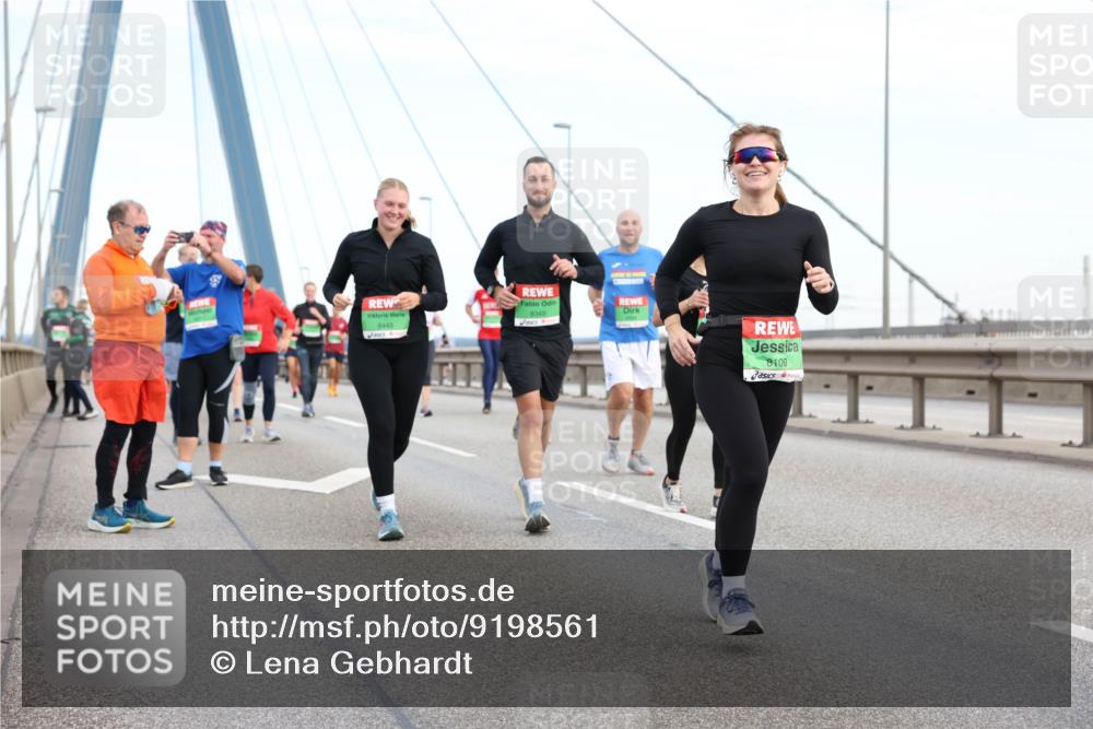 03.10.2025 - Köhlbrandbrückenlauf Lena Gebhardt http://msf.ph/oto/9198561 03.10.2025 15:35:09 Position 1 8448, 8349, 8109 meine-sportfotos.de