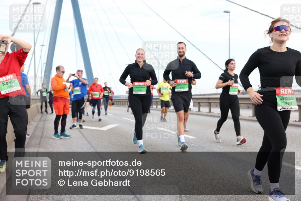 03.10.2025 - Köhlbrandbrückenlauf Lena Gebhardt http://msf.ph/oto/9198565 03.10.2025 15:35:10 Position 1 8289, 8448, 8109 meine-sportfotos.de