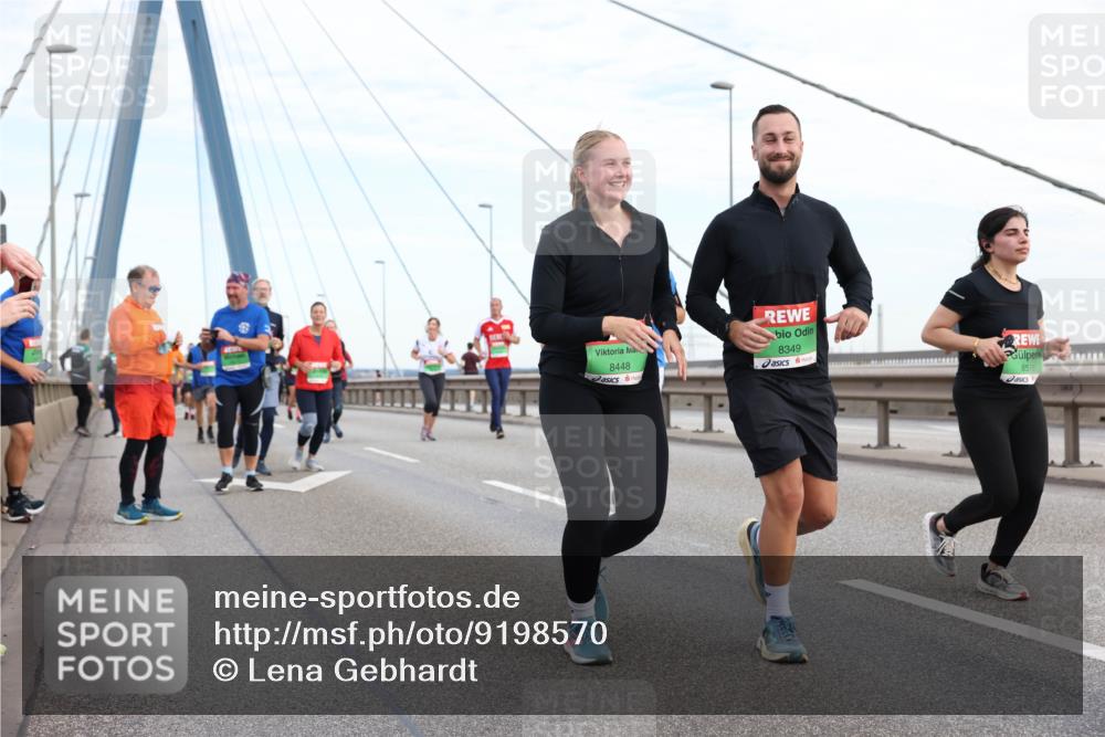 03.10.2025 - Köhlbrandbrückenlauf Lena Gebhardt http://msf.ph/oto/9198570 03.10.2025 15:35:11 Position 1 8448, 8349, 8516 meine-sportfotos.de