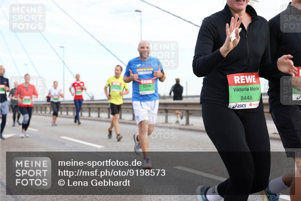 03.10.2025 - Köhlbrandbrückenlauf Lena Gebhardt http://msf.ph/oto/9198573 03.10.2025 15:35:11 Position 1 8448 meine-sportfotos.de