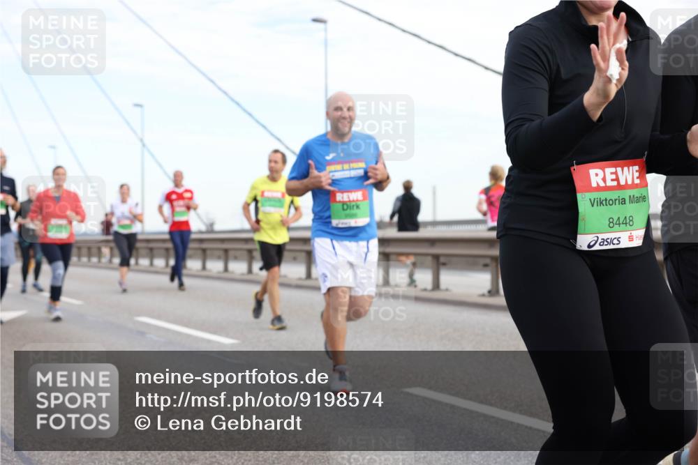 03.10.2025 - Köhlbrandbrückenlauf Lena Gebhardt http://msf.ph/oto/9198574 03.10.2025 15:35:11 Position 1 8448 meine-sportfotos.de