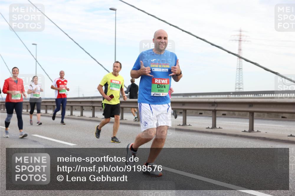 03.10.2025 - Köhlbrandbrückenlauf Lena Gebhardt http://msf.ph/oto/9198576 03.10.2025 15:35:12 Position 1 9586 meine-sportfotos.de