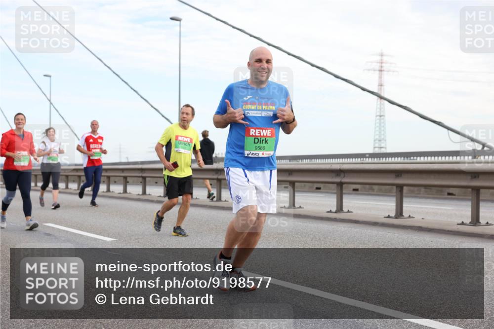 03.10.2025 - Köhlbrandbrückenlauf Lena Gebhardt http://msf.ph/oto/9198577 03.10.2025 15:35:12 Position 1 9586 meine-sportfotos.de