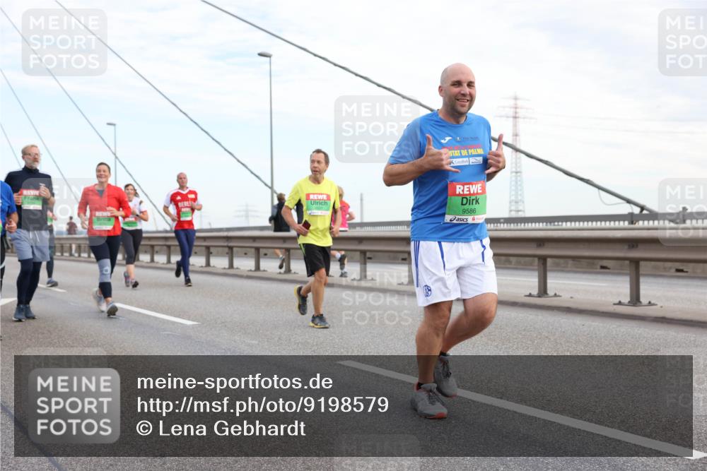 03.10.2025 - Köhlbrandbrückenlauf Lena Gebhardt http://msf.ph/oto/9198579 03.10.2025 15:35:12 Position 1 9586 meine-sportfotos.de