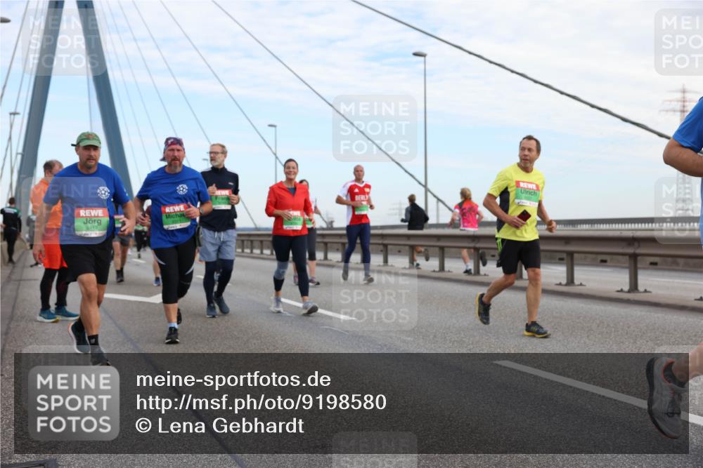 03.10.2025 - Köhlbrandbrückenlauf Lena Gebhardt http://msf.ph/oto/9198580 03.10.2025 15:35:12 Position 1 8417 meine-sportfotos.de