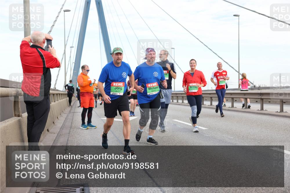 03.10.2025 - Köhlbrandbrückenlauf Lena Gebhardt http://msf.ph/oto/9198581 03.10.2025 15:35:13 Position 1 8417, 8311 meine-sportfotos.de