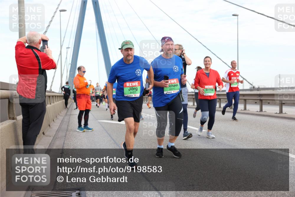 03.10.2025 - Köhlbrandbrückenlauf Lena Gebhardt http://msf.ph/oto/9198583 03.10.2025 15:35:13 Position 1 8417, 8311 meine-sportfotos.de