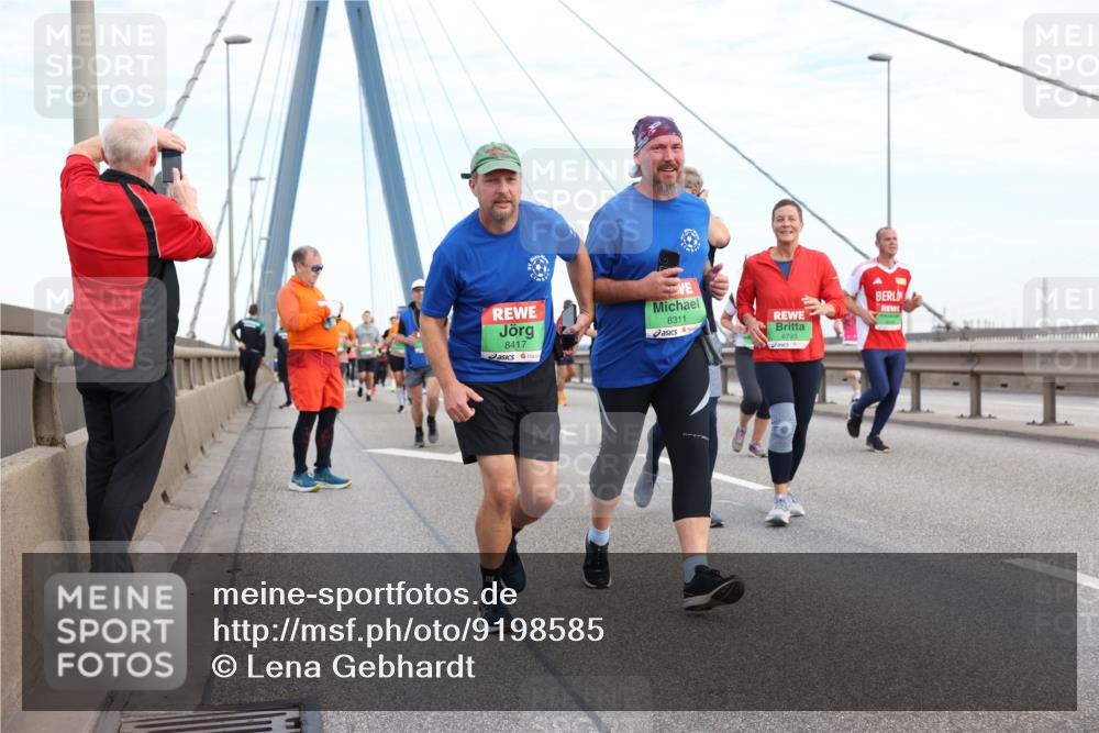 03.10.2025 - Köhlbrandbrückenlauf Lena Gebhardt http://msf.ph/oto/9198585 03.10.2025 15:35:13 Position 1 8417, 8311, 8793 meine-sportfotos.de