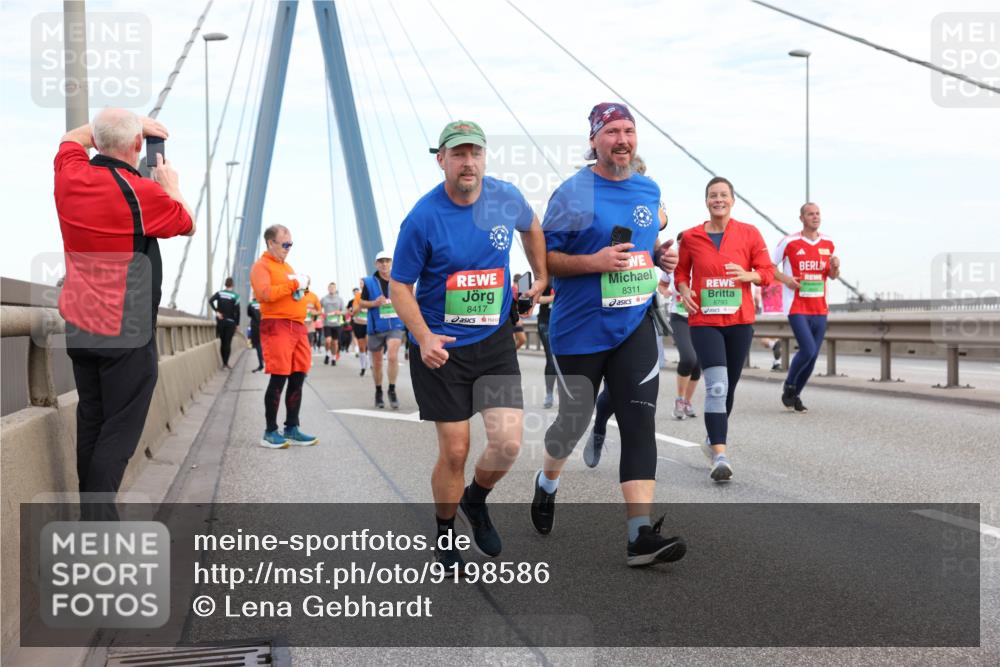 03.10.2025 - Köhlbrandbrückenlauf Lena Gebhardt http://msf.ph/oto/9198586 03.10.2025 15:35:13 Position 1 8417, 8311, 8793 meine-sportfotos.de