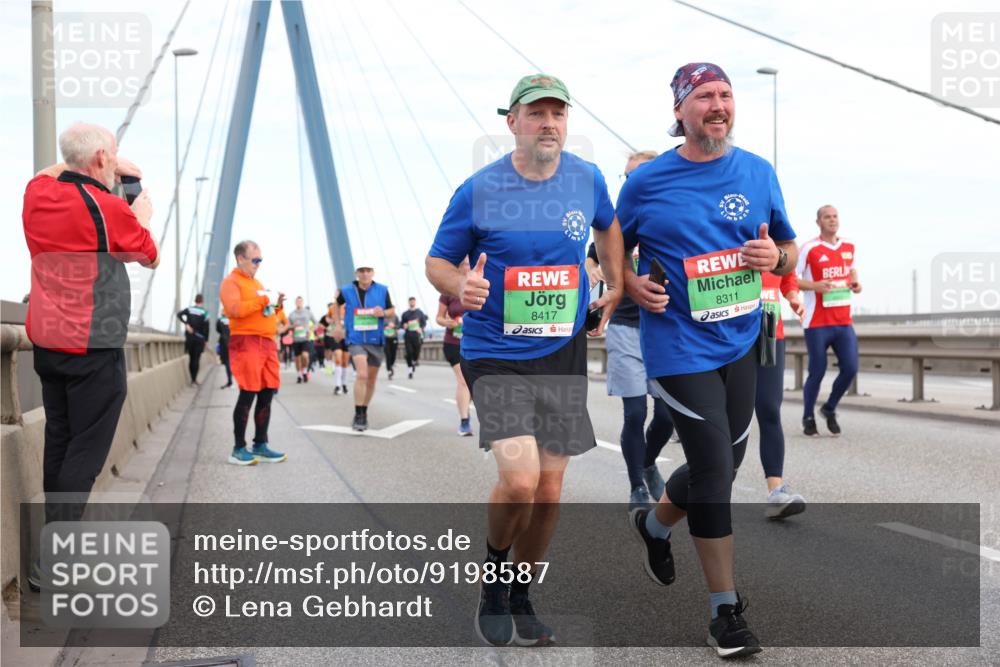 03.10.2025 - Köhlbrandbrückenlauf Lena Gebhardt http://msf.ph/oto/9198587 03.10.2025 15:35:14 Position 1 8417, 8311 meine-sportfotos.de