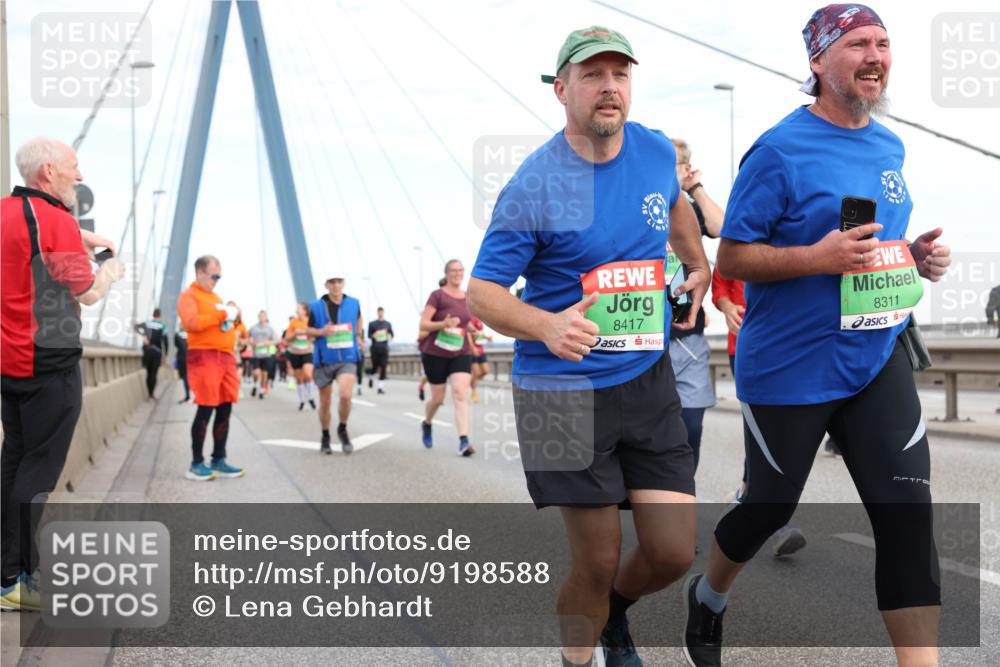 03.10.2025 - Köhlbrandbrückenlauf Lena Gebhardt http://msf.ph/oto/9198588 03.10.2025 15:35:14 Position 1 8417, 8311 meine-sportfotos.de