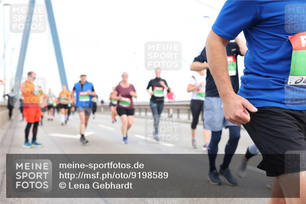 03.10.2025 - Köhlbrandbrückenlauf Lena Gebhardt http://msf.ph/oto/9198589 03.10.2025 15:35:15 Position 1  meine-sportfotos.de