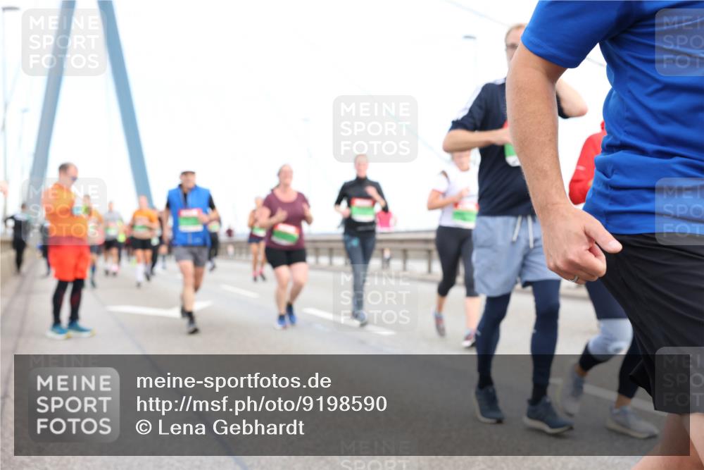 03.10.2025 - Köhlbrandbrückenlauf Lena Gebhardt http://msf.ph/oto/9198590 03.10.2025 15:35:15 Position 1  meine-sportfotos.de