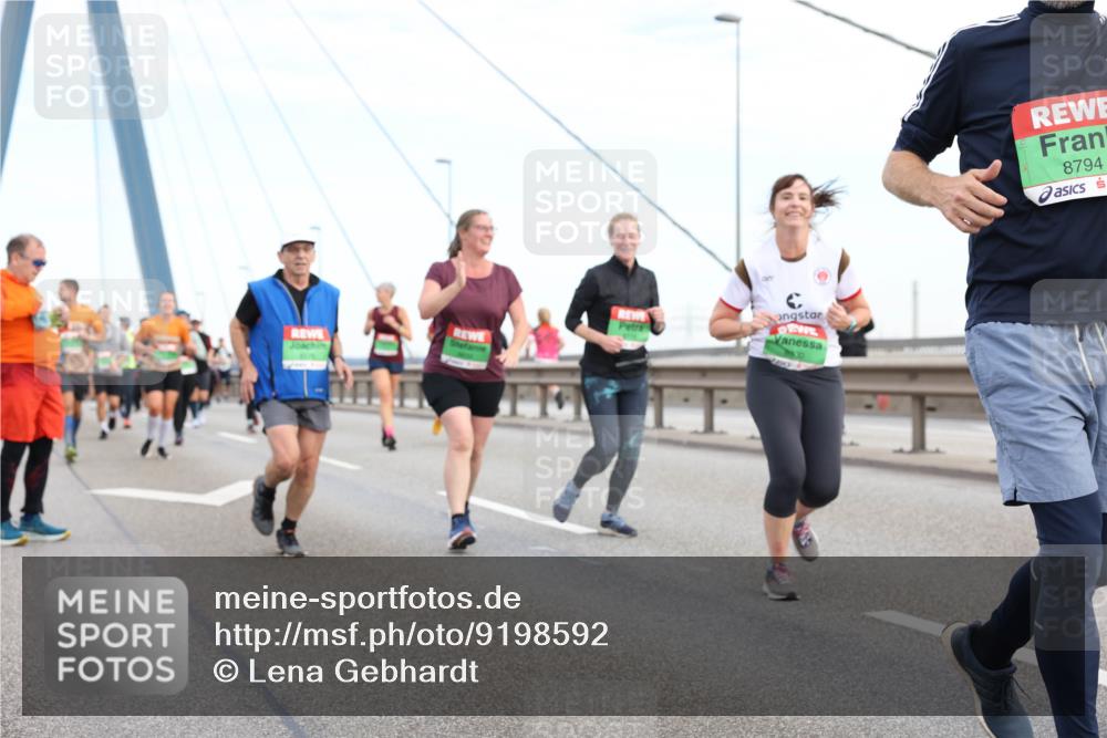 03.10.2025 - Köhlbrandbrückenlauf Lena Gebhardt http://msf.ph/oto/9198592 03.10.2025 15:35:15 Position 1 8794 meine-sportfotos.de