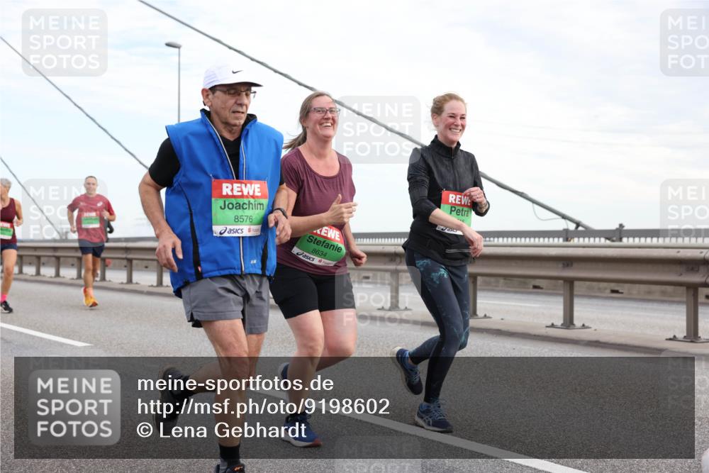 03.10.2025 - Köhlbrandbrückenlauf Lena Gebhardt http://msf.ph/oto/9198602 03.10.2025 15:35:17 Position 1 8576, 8634, 996 meine-sportfotos.de