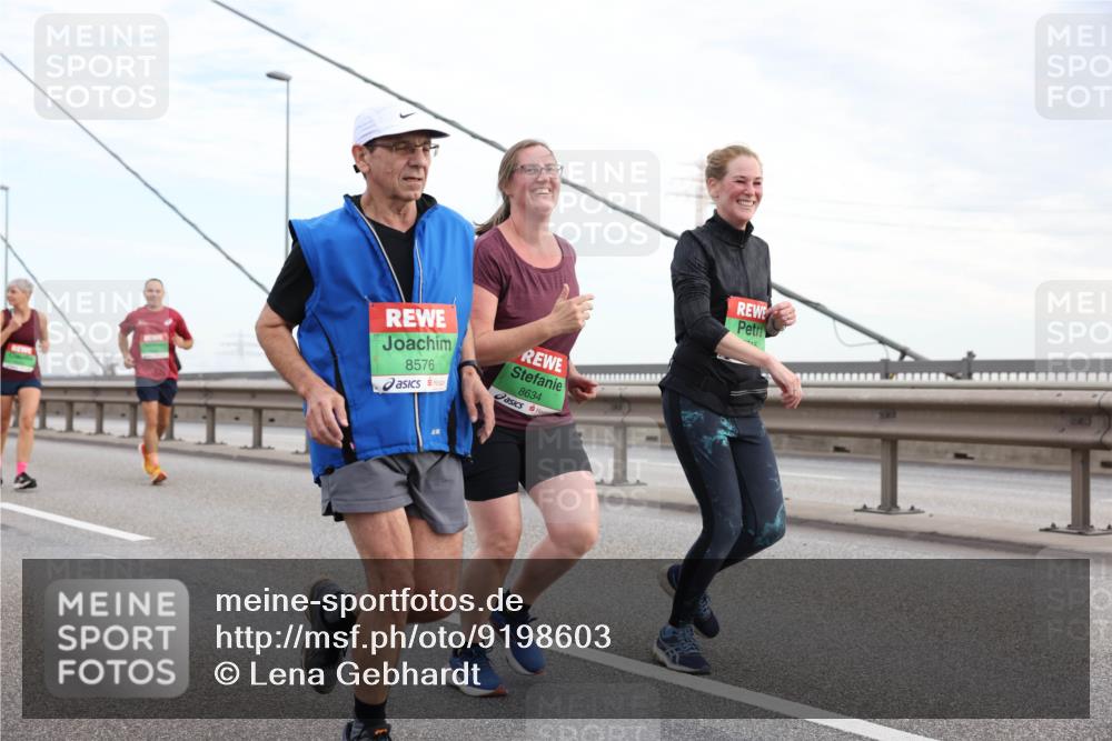 03.10.2025 - Köhlbrandbrückenlauf Lena Gebhardt http://msf.ph/oto/9198603 03.10.2025 15:35:17 Position 1 8576, 8634 meine-sportfotos.de