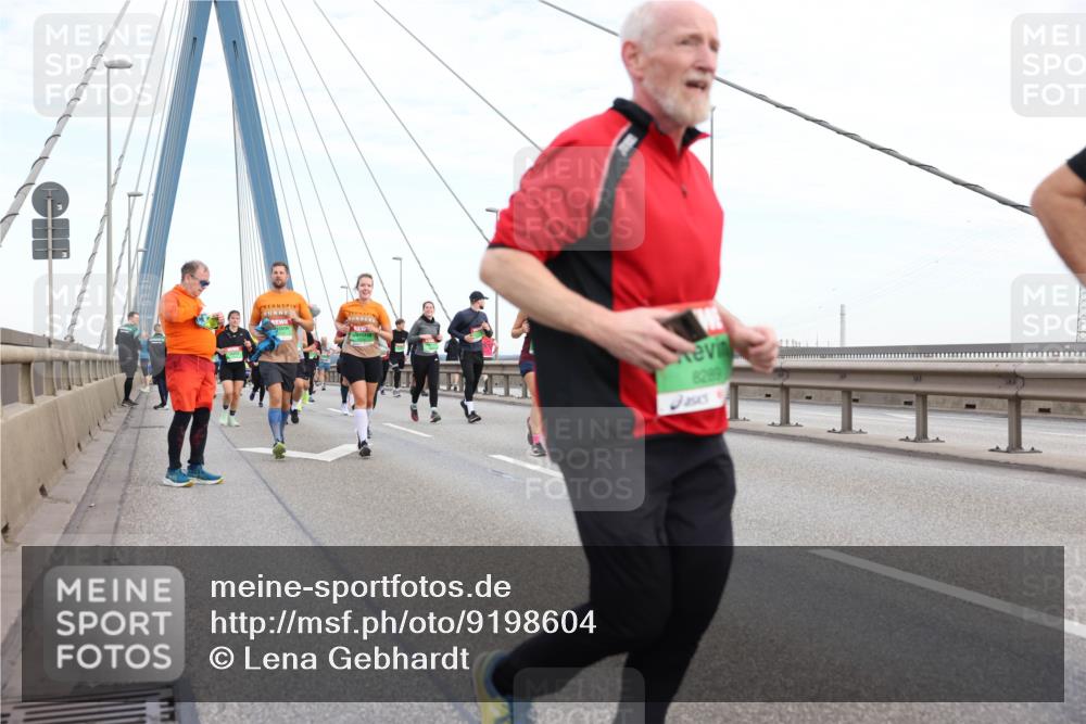 03.10.2025 - Köhlbrandbrückenlauf Lena Gebhardt http://msf.ph/oto/9198604 03.10.2025 15:35:17 Position 1 8289 meine-sportfotos.de