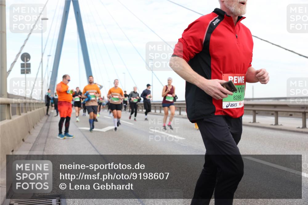 03.10.2025 - Köhlbrandbrückenlauf Lena Gebhardt http://msf.ph/oto/9198607 03.10.2025 15:35:18 Position 1 8289 meine-sportfotos.de