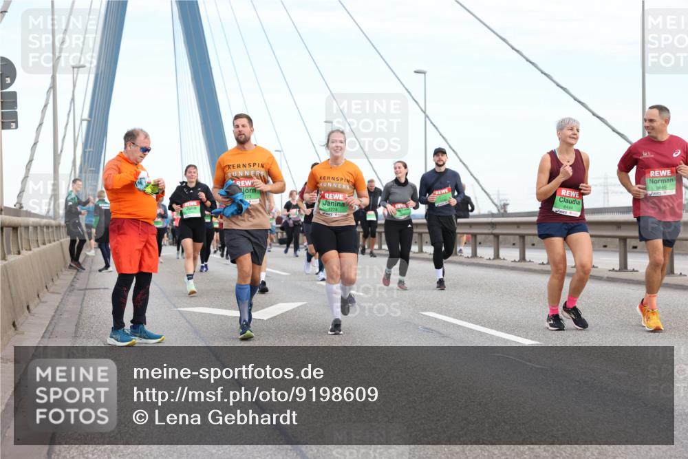 03.10.2025 - Köhlbrandbrückenlauf Lena Gebhardt http://msf.ph/oto/9198609 03.10.2025 15:35:18 Position 1 773, 7774, 8444, 8446 meine-sportfotos.de