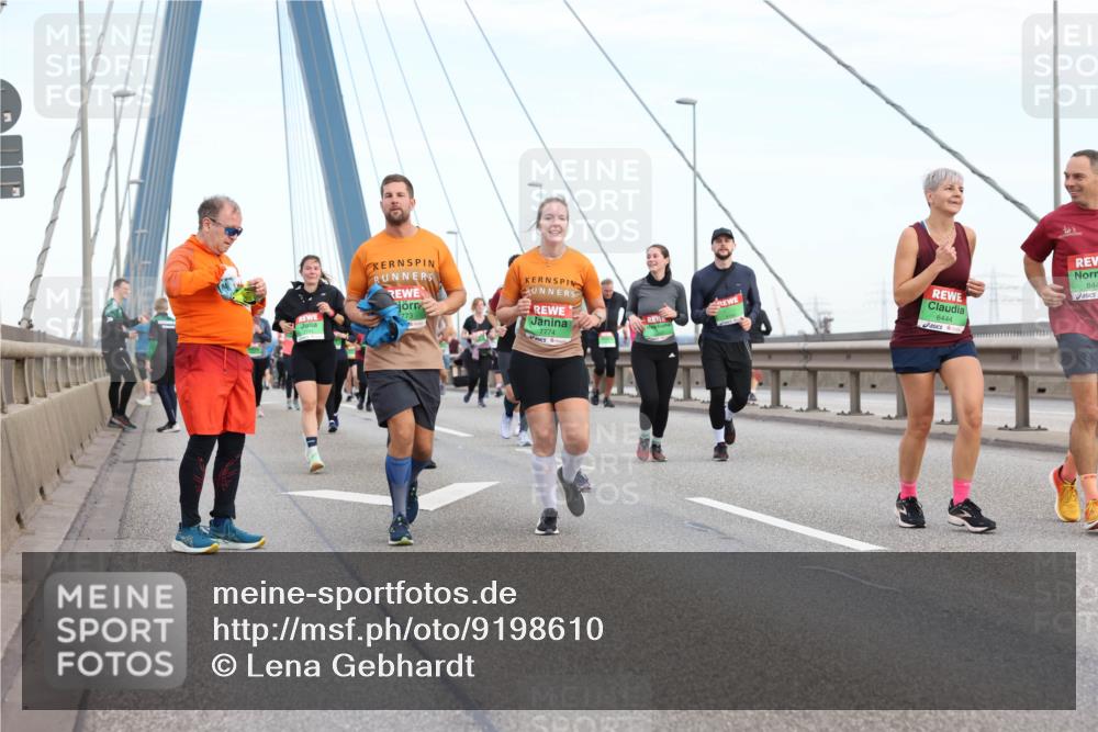 03.10.2025 - Köhlbrandbrückenlauf Lena Gebhardt http://msf.ph/oto/9198610 03.10.2025 15:35:18 Position 1 773, 7774, 8444, 844 meine-sportfotos.de