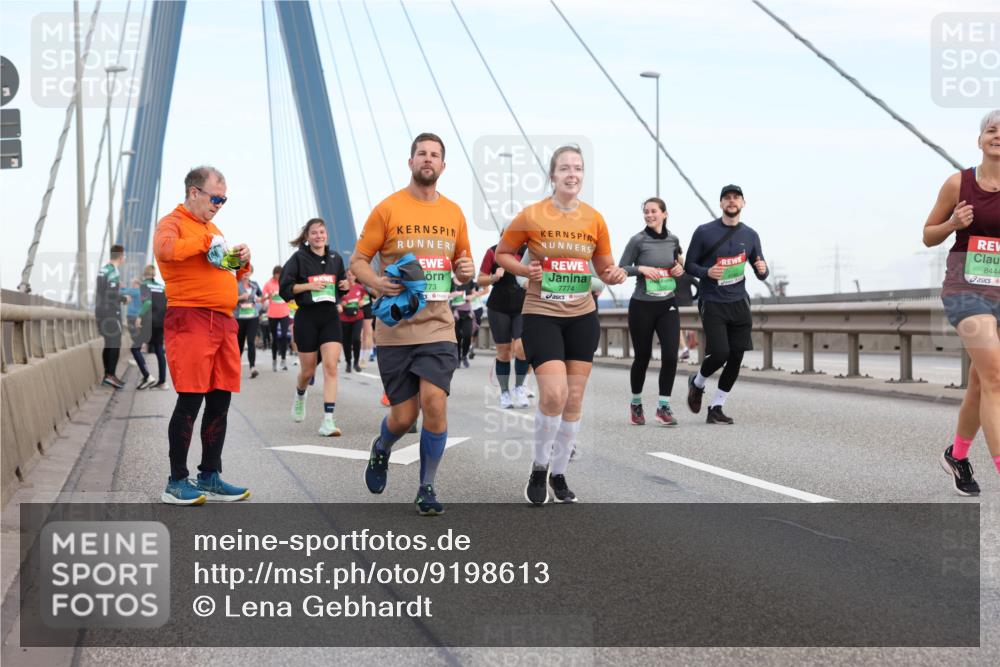 03.10.2025 - Köhlbrandbrückenlauf Lena Gebhardt http://msf.ph/oto/9198613 03.10.2025 15:35:19 Position 1 773, 7774, 8444 meine-sportfotos.de
