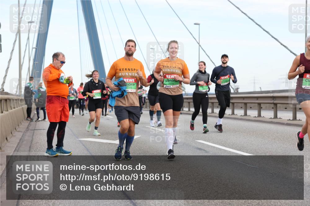 03.10.2025 - Köhlbrandbrückenlauf Lena Gebhardt http://msf.ph/oto/9198615 03.10.2025 15:35:19 Position 1 7773, 7774, 8 meine-sportfotos.de