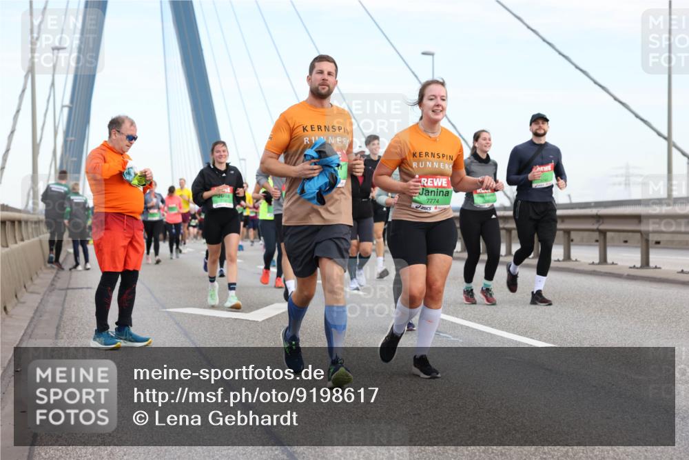 03.10.2025 - Köhlbrandbrückenlauf Lena Gebhardt http://msf.ph/oto/9198617 03.10.2025 15:35:19 Position 1 7741, 7774 meine-sportfotos.de