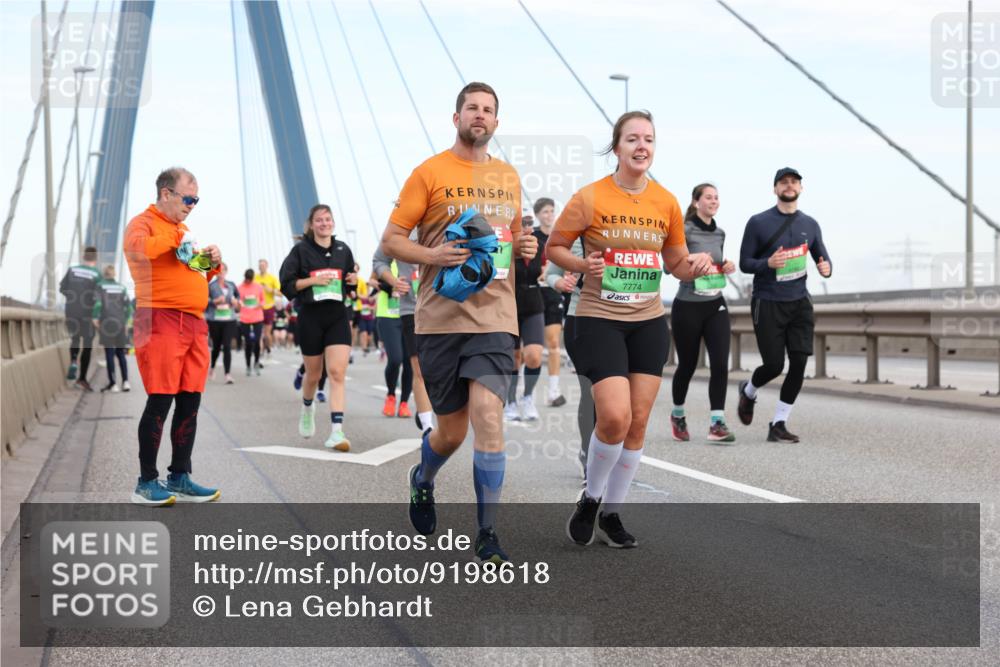 03.10.2025 - Köhlbrandbrückenlauf Lena Gebhardt http://msf.ph/oto/9198618 03.10.2025 15:35:20 Position 1 7774 meine-sportfotos.de