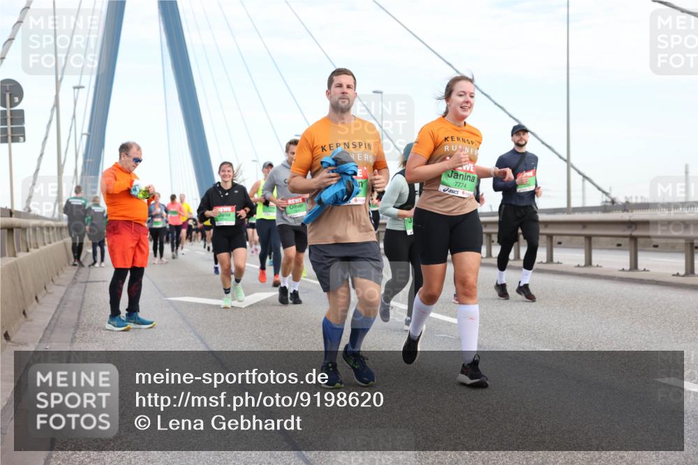 03.10.2025 - Köhlbrandbrückenlauf Lena Gebhardt http://msf.ph/oto/9198620 03.10.2025 15:35:20 Position 1 7774 meine-sportfotos.de