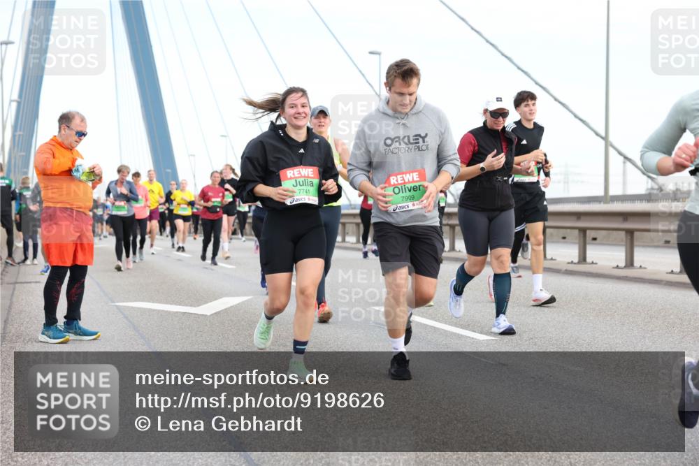 03.10.2025 - Köhlbrandbrückenlauf Lena Gebhardt http://msf.ph/oto/9198626 03.10.2025 15:35:22 Position 1 7741, 7909 meine-sportfotos.de