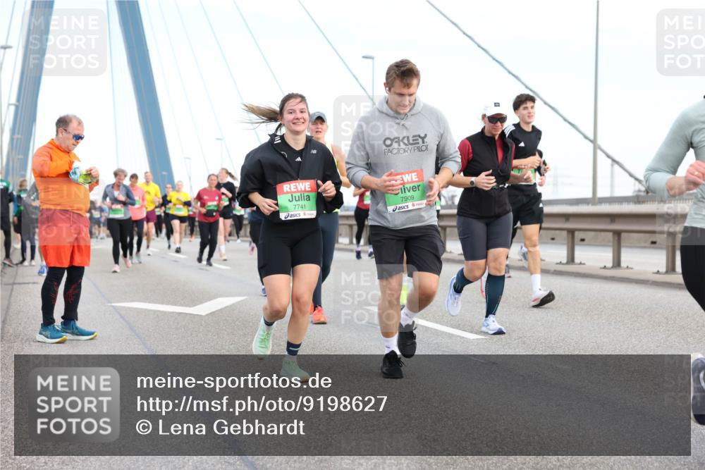 03.10.2025 - Köhlbrandbrückenlauf Lena Gebhardt http://msf.ph/oto/9198627 03.10.2025 15:35:22 Position 1 7741, 7909 meine-sportfotos.de