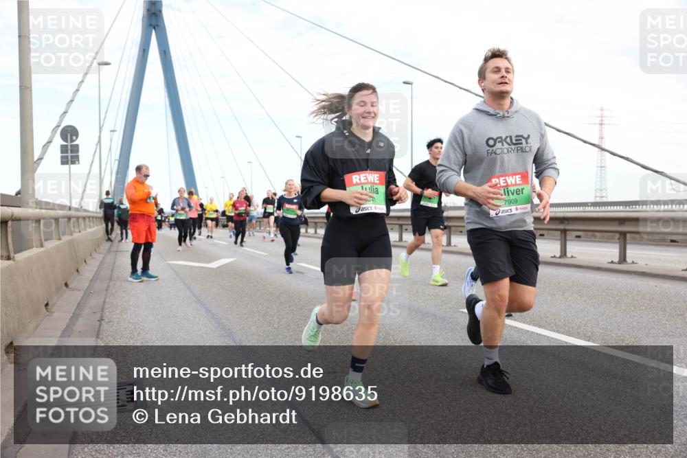 03.10.2025 - Köhlbrandbrückenlauf Lena Gebhardt http://msf.ph/oto/9198635 03.10.2025 15:35:23 Position 1 7909 meine-sportfotos.de
