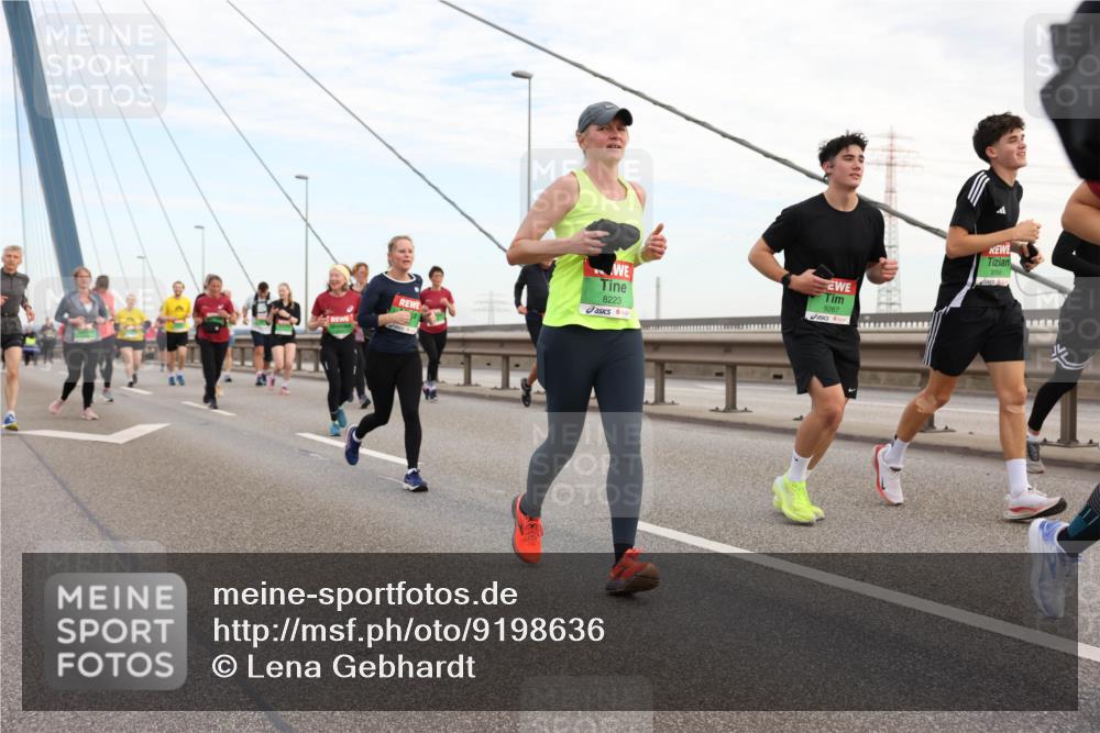 03.10.2025 - Köhlbrandbrückenlauf Lena Gebhardt http://msf.ph/oto/9198636 03.10.2025 15:35:24 Position 1 8223, 9267 meine-sportfotos.de