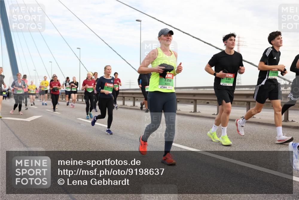 03.10.2025 - Köhlbrandbrückenlauf Lena Gebhardt http://msf.ph/oto/9198637 03.10.2025 15:35:24 Position 1 8223, 9267 meine-sportfotos.de