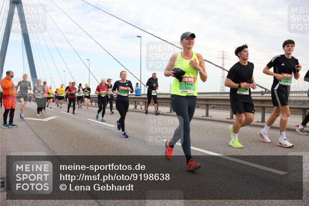03.10.2025 - Köhlbrandbrückenlauf Lena Gebhardt http://msf.ph/oto/9198638 03.10.2025 15:35:25 Position 1 8223 meine-sportfotos.de